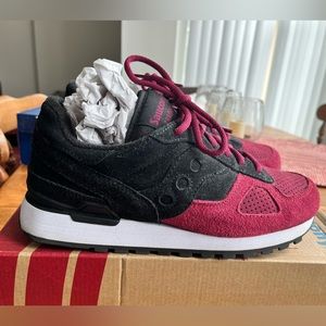 NWOT - Saucony Shadow Original Suede in Black & Red